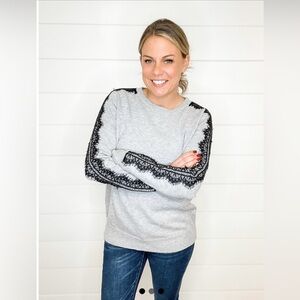 🎀 Host Pick 🎀 Gray Sweater with Black Lace Sleeve